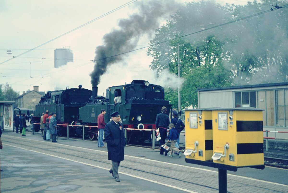 SSB Stuttgart_Filderbahn__Loks 11 und 16 im Bf S-Möhringen.__03-05-1975