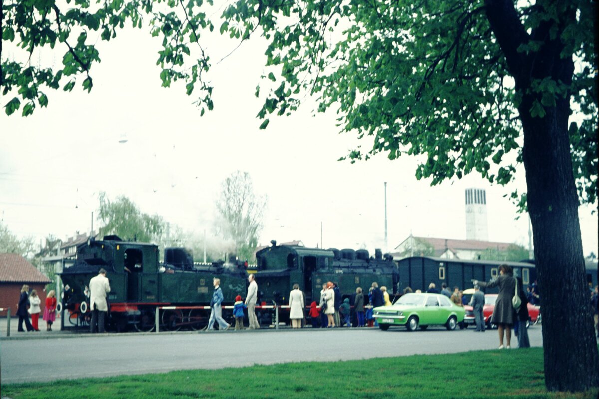 SSB Stuttgart_Filderbahn__Loks 11 und 16 im Bf S-Möhringen.__04-05-1975