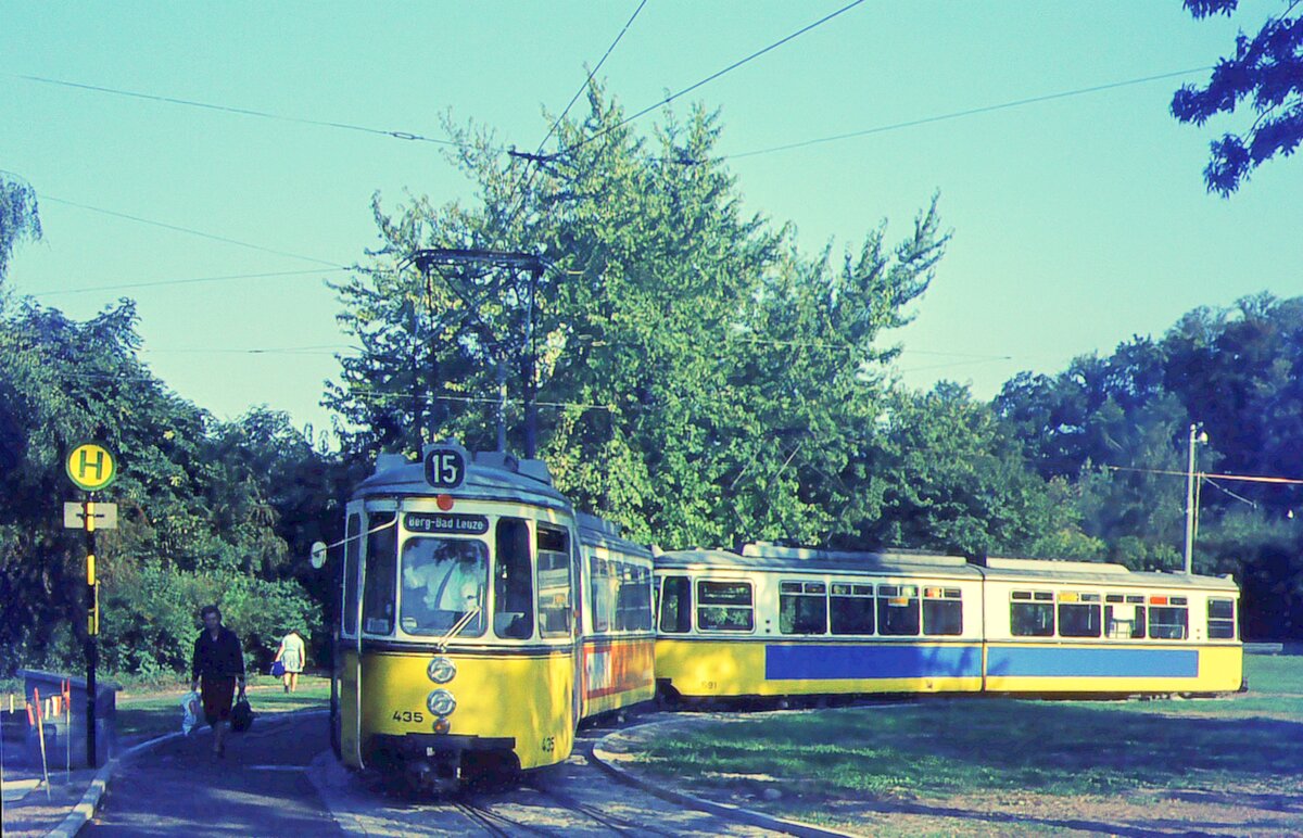 SSB Stuttgart__Gleis- und Tunnelbau__Während des U-Bahn-Baus in der Eberhard- und Torstr. war die Linie 15 von 07.09. bis 09.10.1971 zweigeteilt. Im Bild ein 15er von/nach Rohr in der neuen Schleife S-Berg II( Berg-Bad Leuze ) mit Tw 435 und 591.__09-1971