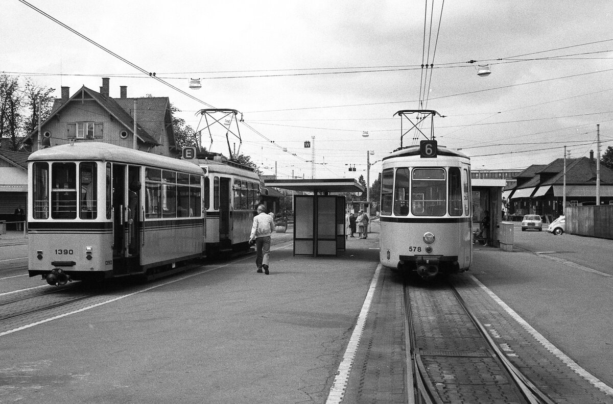 SSB Stuttgart__Große Straßenbahnrundfahrt im Juni 1980 des SMS.  Weiter geht die Rundfahrt, von Möhringen nach Vaihingen. Bf S-Möhringen mit GS-Tw 851 mit Bw 1390, daneben GT4 578 auf Linie 6.__22-06-1980