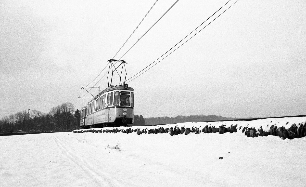 SSB Stuttgart__GT4 722 mit Bw auf dem  neuen 3er  kurz vor Plieningen an der 'Weiche Beiberg'.__08-01-1981