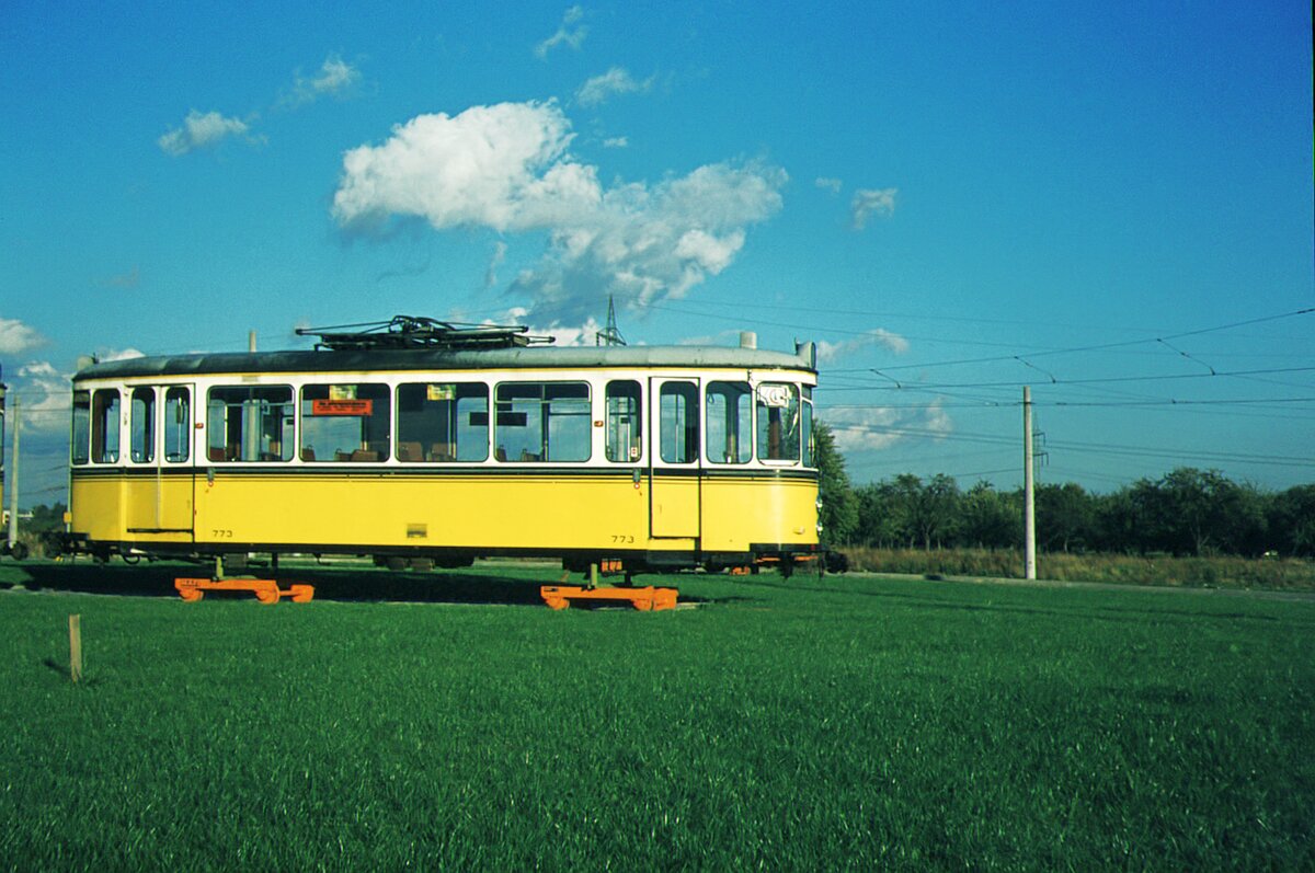 SSB Stuttgart__In der Hw in S-Möhringen. T2 773 hinter der Halle. Wurde im selben Jahr verschrottet.__16-05-1974