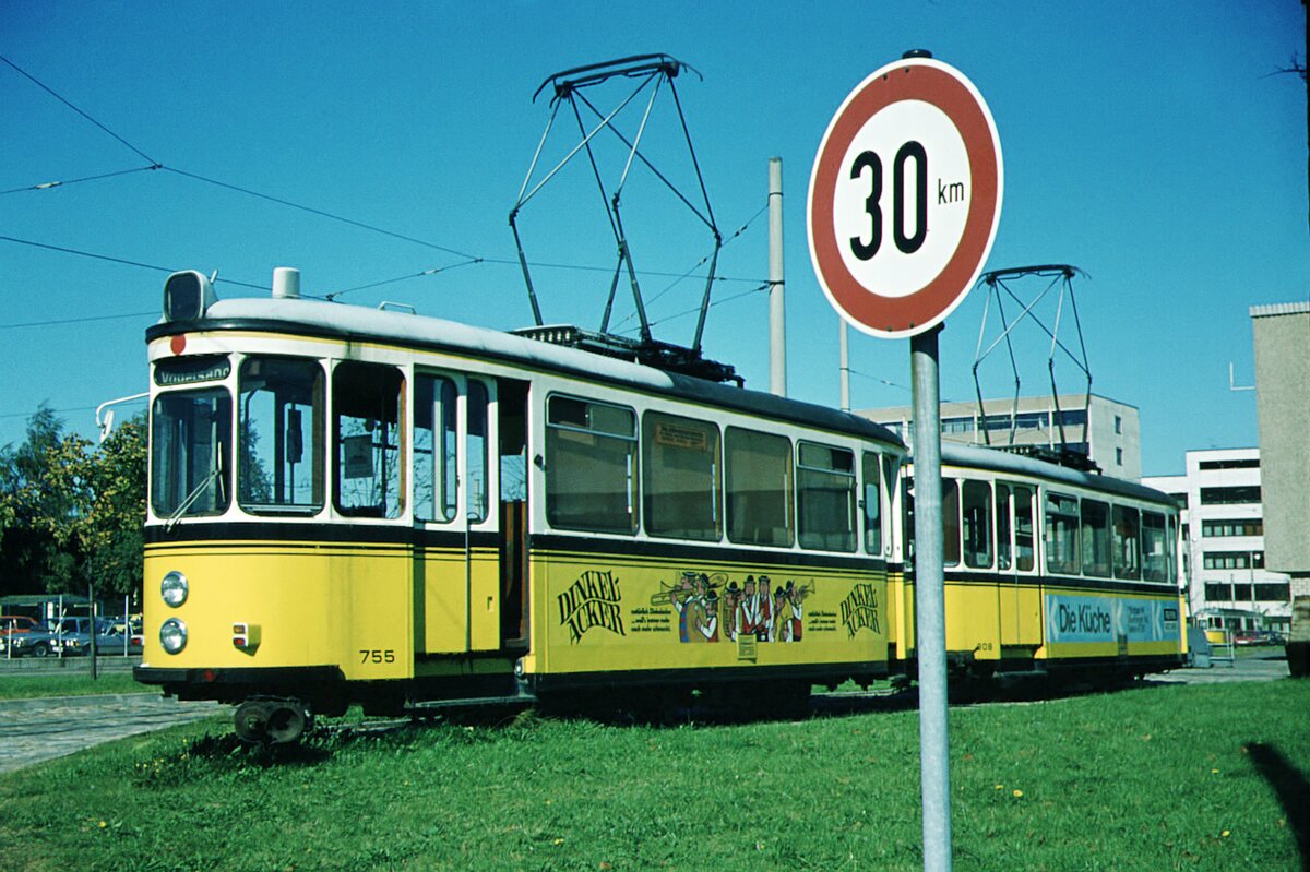 SSB Stuttgart__In der Hw in S-Möhringen.T2 755 und 808 hinter der Halle. Wurden 1977 bzw.1978 verschrottet.__30-09-1977