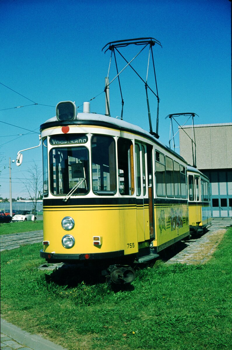 SSB Stuttgart__In der Hw in S-Möhringen.T2 755 und 808 hinter der Halle. Wurden 1977 bzw. 1978 verschrottet.__30-09-1977