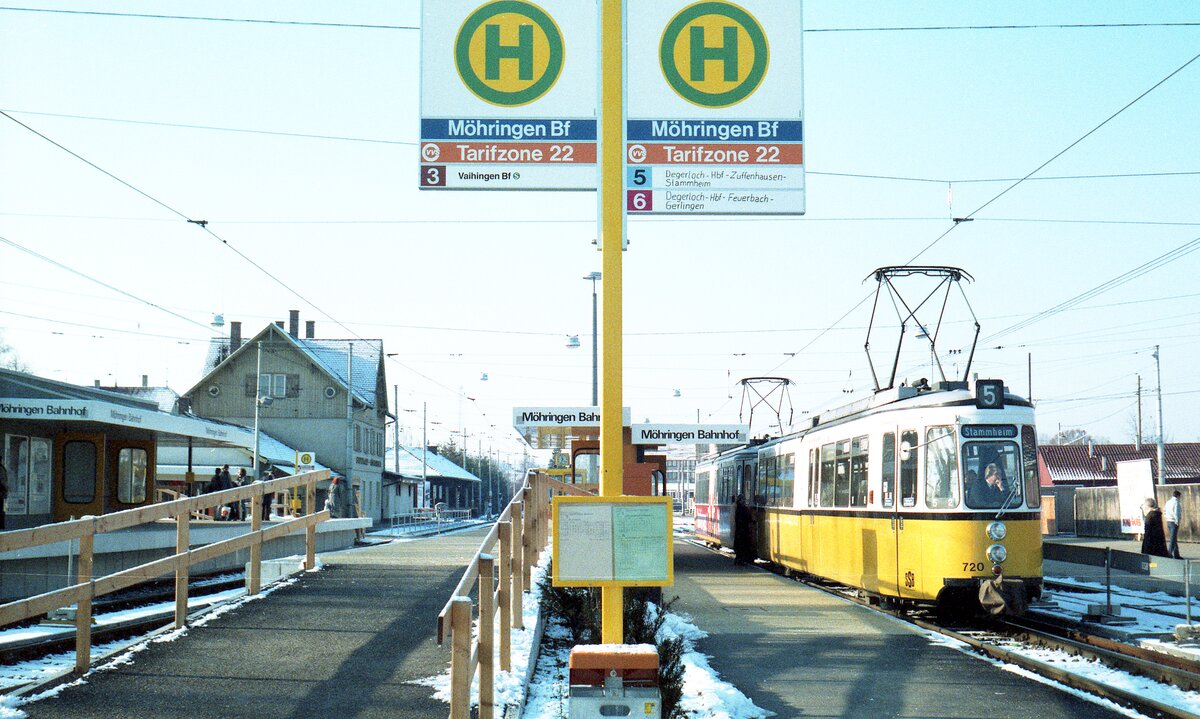 SSB Stuttgart__Linie 5 mit GT4 Nr.720 im Bf. S-Möhringen.__Winter 1985/86