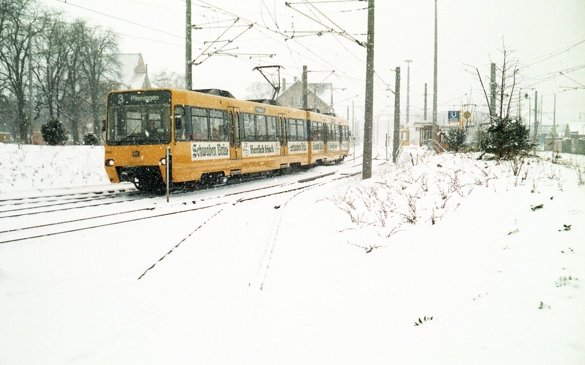 SSB Stuttgart__S-DT4-Zug auf Linie 3 verläßt Bf. S-Möhringen nach Plieningen.__12-1986