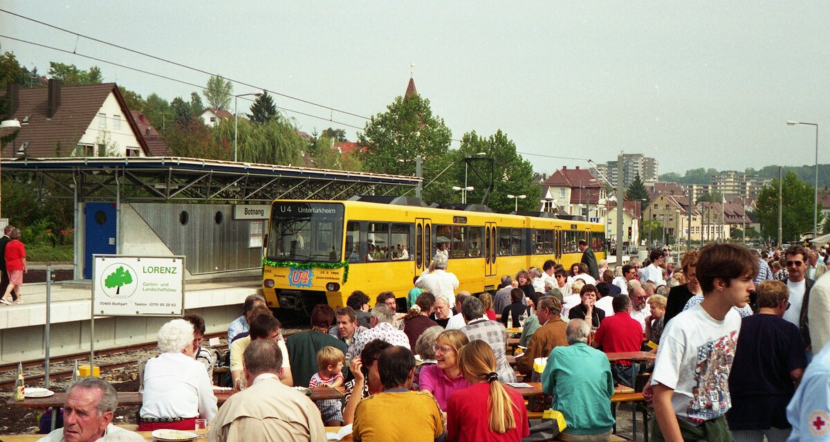 SSB Stuttgart__Start der U4 nach der Umstellung der (M-Spur-)Straßenbahnlinie 4 auf Stadtbahn zwischen Untertürkheim und Botnang. S-DT8.4 3065+3066 [DUEWAG 1986] in der Endstation Botnang.__24-09-1994