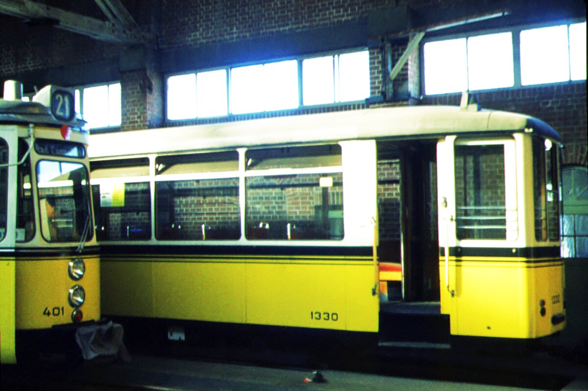 SSB Stuttgart_Straßenbahn-Betriebshöfe__Cannstatt (Vh5)__Obere Halle. Bw 1330__09-1971