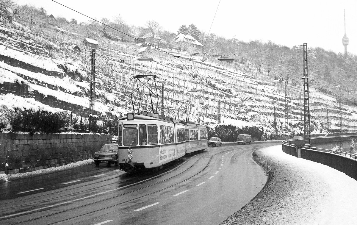 SSB Stuttgart__Verschubfahrten_GT4-Gespann mit Tw 699 von der Hw kommend auf der Neuen Weinsteige__Winter 1974/75