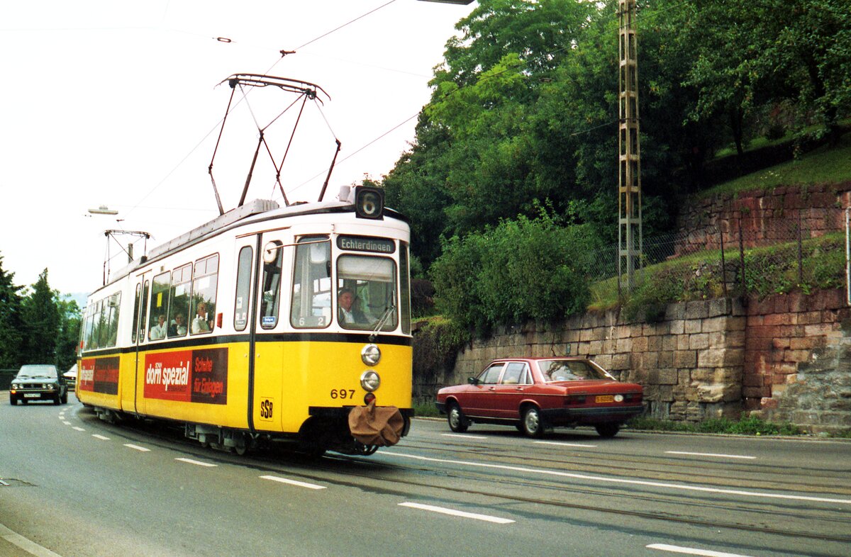 SSB Stuttgart__Verschwundene Strecken__GT4 697 auf Linie 6 auf Bergfahrt zwischen Haltestellen 'Haus 61' und 'Altenbergstaffel'.__15-08-1987