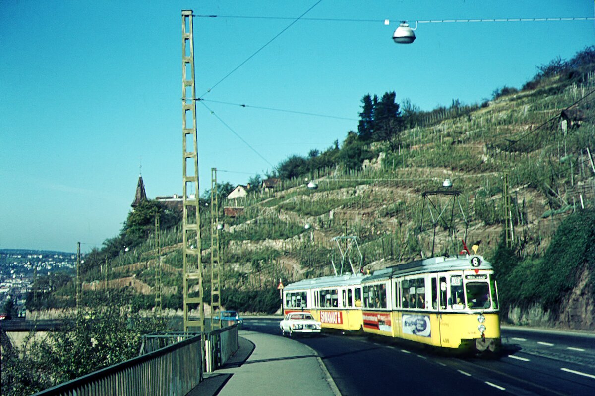 SSB Stuttgart__Verschwundene Strecken__Linie 6 mit GT4 498 auf Bergfahrt zwischen Haltestellen 'Haus 61' und 'Altenbergstaffel'.__09-1972