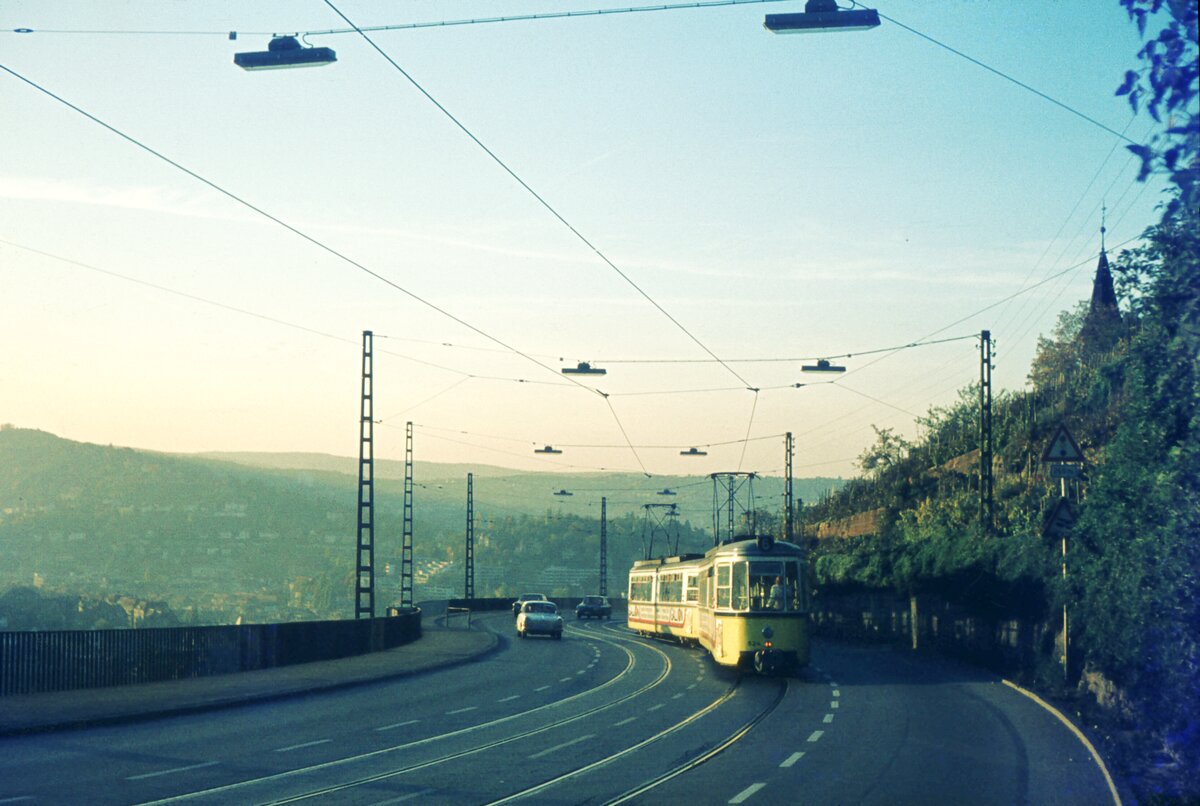 SSB Stuttgart__Verschwundene Strecken__Panoramalinie bei der Talfahrt auf der Neuen Weinsteige. __25-10-1973