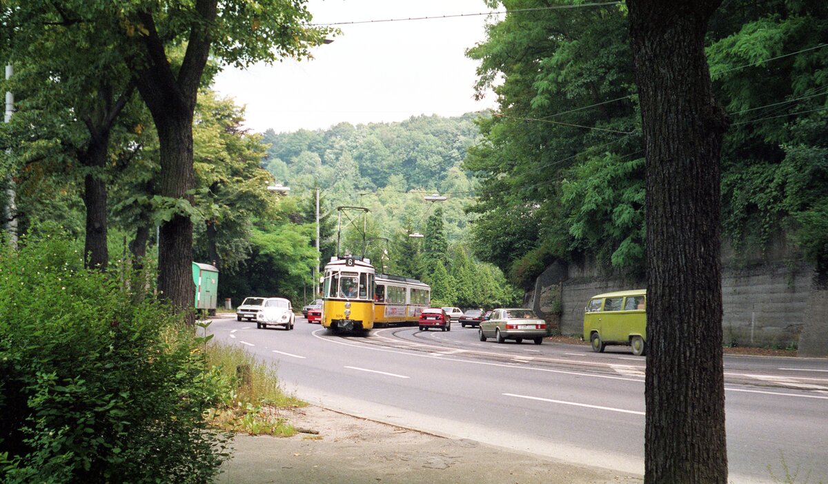 SSB Stuttgart__Verschwundene Strecken__Zug der Linie 6 mit führendem GT4 509 oberhalb der Haltestelle 'Altenbergstaffel'.__15-08-1987