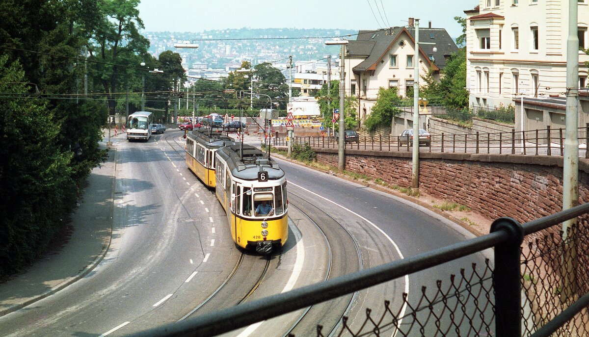 SSB Stuttgart__Von der Straßenbahn zur Stadtbahn__Die (Tunnel-)Strecke nach Degerloch. Der 6er mit GT4 428 nach Echerdingen muß noch durch die engen und steilen Bopser-Kurven gen Degerloch, aber die Stadtbahn-Tunnel-Baustelle ist im Hintergrund schon zu sehen.__15-08-1987