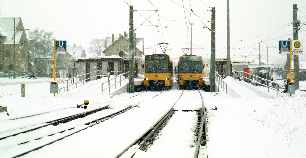 SSB Stuttgart__Zwei S-DT4-Züge auf Linie 3 im Bf. S-Möhringen.__12-1986