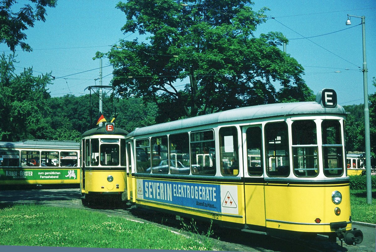 SSB vor 50 Jahren_Deutsches Turnfest Juni 1973 in Stuttgart: auch wenn es nicht so ausschaut, T2 und B2 [1512] auf der Line 21E in der Wendeschleife 'Berg II' sind ordnungsgemäß gekuppelt.__16-06-1973