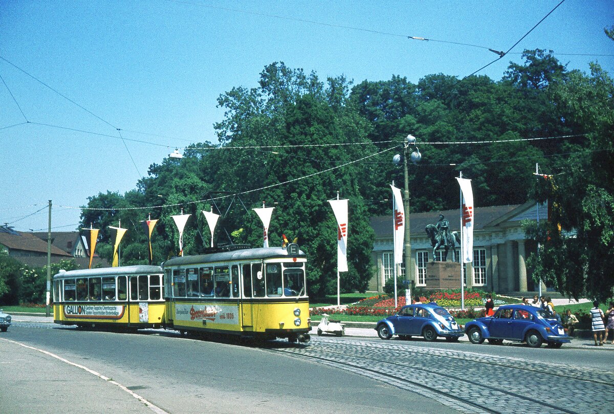 SSB vor 50 Jahren_Deutsches Turnfest Juni 1973 in Stuttgart: bescherte nach vielen Jahren für einige Tage wieder den Anblick von T2+B2- Garnituren vor dem Kursaal in Stuttgart-Bad Cannstatt. Die dort regulär verkehrende Linie 21 fuhr vorübergehend von der Innenstadt direkt zum Neckarstadion, dafür übernahm die '21E' den Anschluß ab Stuttgart-Berg zur 'Oberen Ziegelei'._16-06-1973