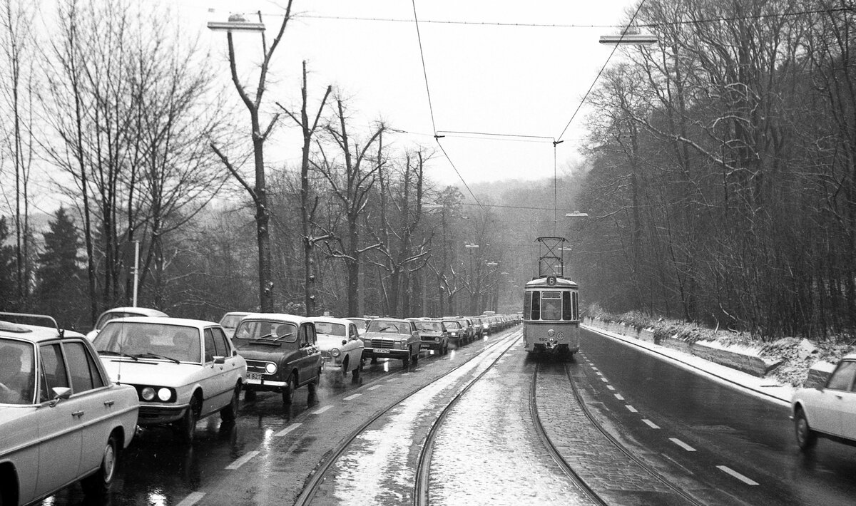 SSB_Stuttgart__GT4-Zug auf Linie 6 auf der Neuen Weinsteige.__29-12-1976