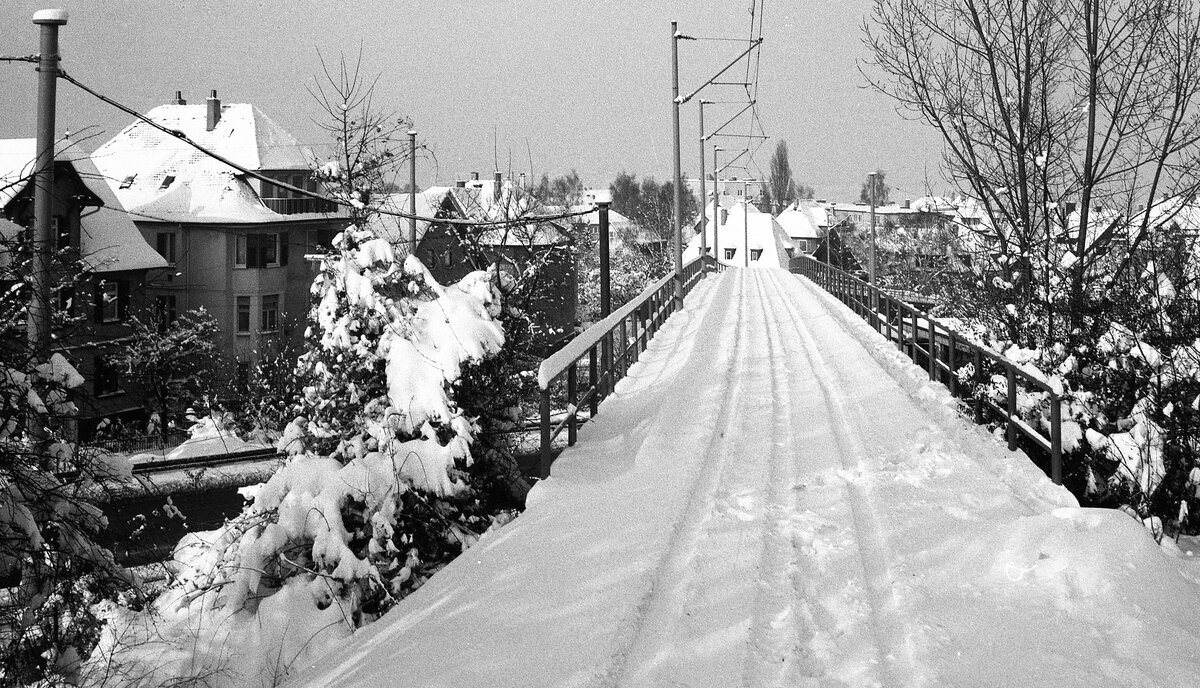 SSB__Zahnradbahn__Hier fuhr heute noch nichts. Zb-Brücke über die Obere Weinsteige.__19-12-1981