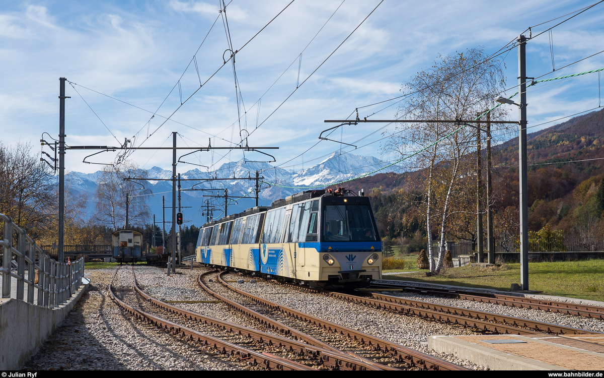 SSIF Treno Panoramico 86 als Regio Domodossola - Locarno am 31. Oktober 2020 bei der Einfahrt in Santa Maria Maggiore.