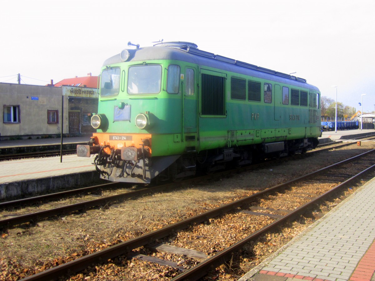 ST43-214 in Bahnhof Miedzyrzecz, 23.10.2013