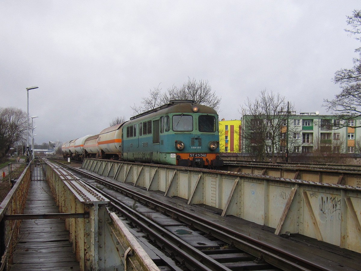 ST43-340 mit Gaskesselwagenzug in Miedzyrzecz, 27.01.2015