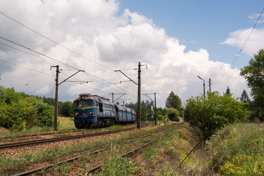 ST44-1241 der PKP Cargo mit dem leeren Falls-Wagen in Libiąż bei Kraków{Krakau)am 14.06.2014.