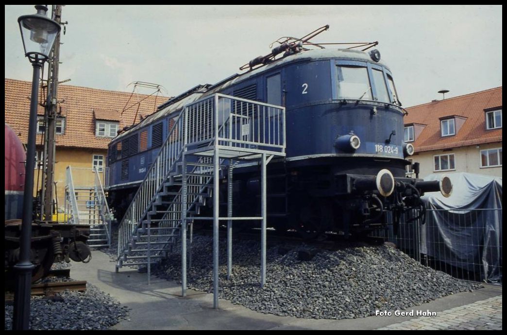 Stadt Museum Gemünden am 17.7.1991: 118024 
Leider waren die Fahrzeuge sehr ungünstig zu fotografieren und teilweise, wie hier, durch Bühnen verstellt.