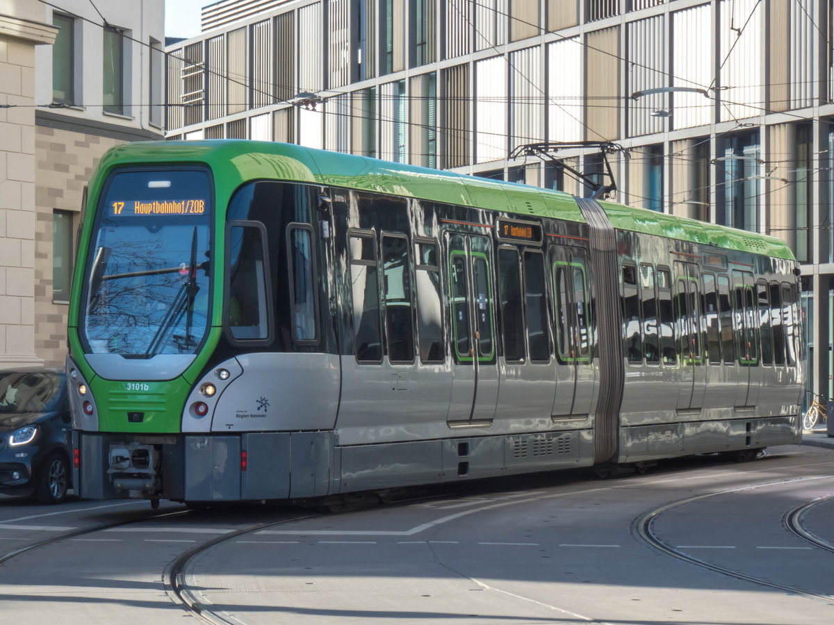 Stadtbahn Hannover Zug 3101b mit Linie 17 zum Hauptbahnhof/ZOB kurz vor der Endstation, 08.03.2021.