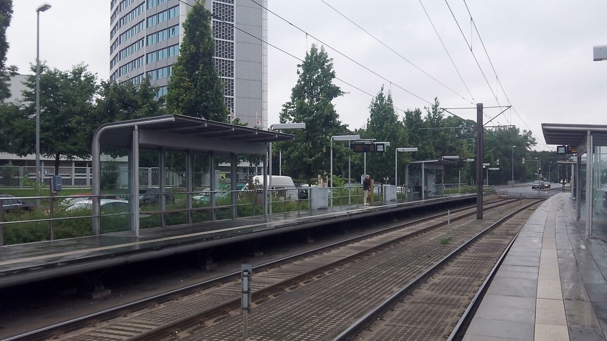 Stadtbahnhaltestelle Allerweg/Krankenhaus Siloah am 02.09.2013.