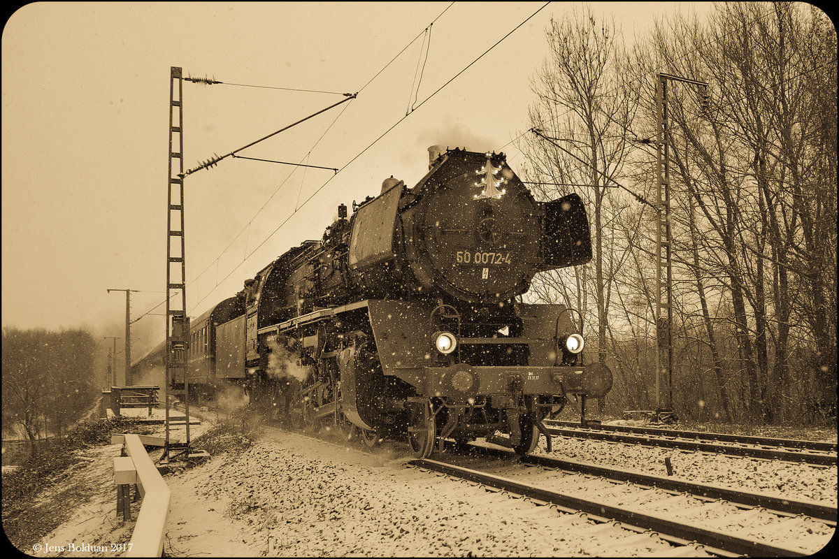 Stadtrundfahrt des BEM in München mit 50 0072. Hier am 10.12.2017 in Unterföhring hinter der Leinthaler Brücke