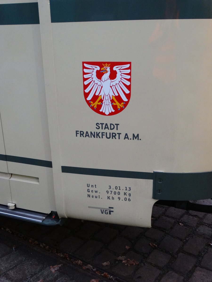 Stadtwappen der Stadt Frankfurt am Main am L-Beiwagen am 03.12.16 in Frankfurt Schwanheim Verkehrsmuseum man durfte die Bahnanlagen betretem