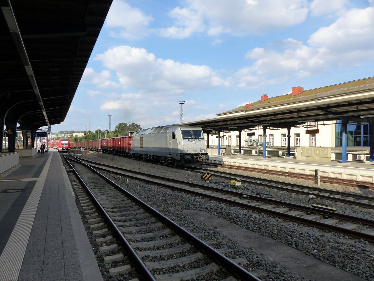 Stahlwerk Thüringen SWT, 76 111 TRAXX F140 DE( 9288 0076 111-8 B-SWT ) nach dem Umsetzen in Gera am 13.9.2021