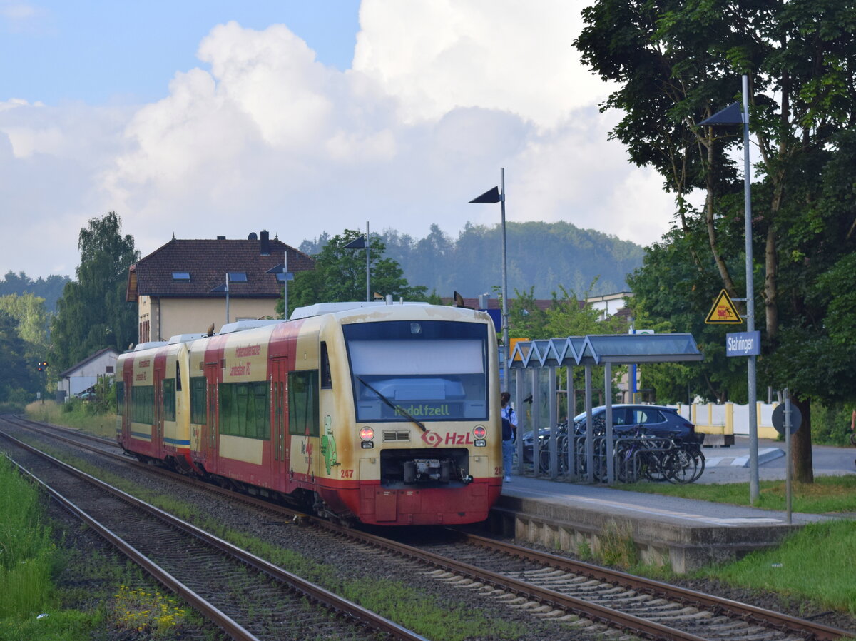 Stahringen am 23.06.2021 mit VT 247 als HzL in Richtung Radolfzell