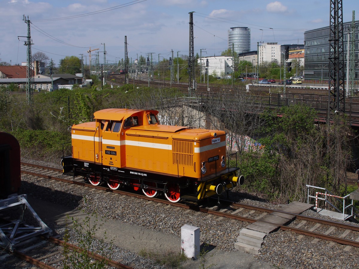 Stangen-Diesellok  Regina 17  V60 1264 Deutsche Reichsbahn hat zum 6. Dresdner Dampflokfest Rangierdienst, hier kurz vor dem Bw Zwickauer Straße; 11.04.2014
