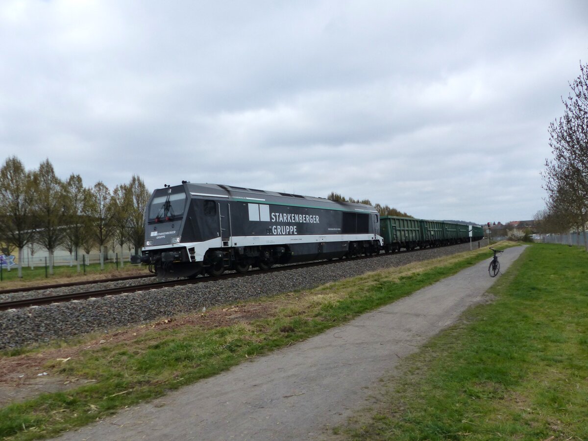 Starkenberger Maxima 009, 9280 1264 009-2 D-STARK mit einem Abraumzug auf dem Weg durch Gera am 10.4.2026