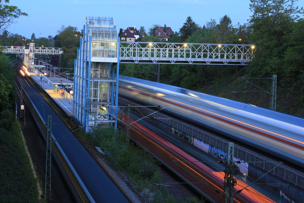 Station Stuttgart-Österfeld zu unterschiedlichen Zeitpunkten am Abend des 22.05.2019. Der IC aus Richtung Zürich, die S-Bahn in Richtung Stuttgart-Vaihingen und der IC nach Singen wurden per Fotomontage vereinigt. 