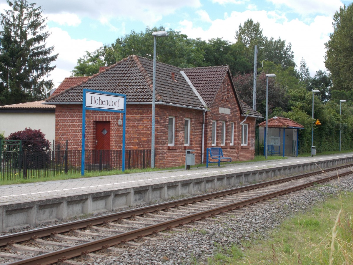 Stationsgebäude von Hohendorf(Strecke Züssow-Wolgast)am 13.Juli 2014.