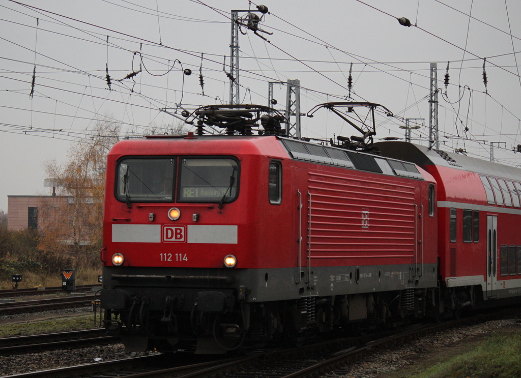 statt 120.2 fuhr am 22.11.2014 112 114-4 RE1(WR-AH)gegen 09:09 Uhr war dann die Ausfahrt im Rostocker Hbf. 