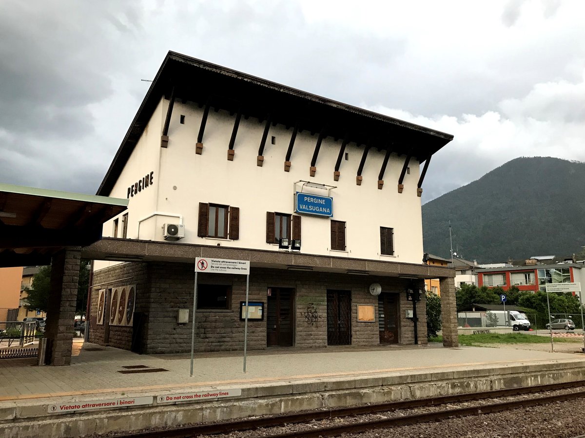 Stazione di Pergine Valsugana. Linea Trento-Venezia. (09-06-2020)