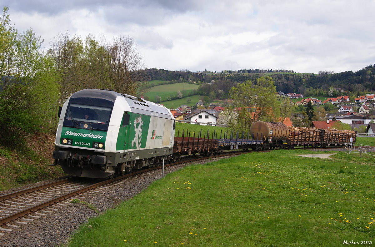 STB 1223 004 mit VG77266 (Oberwart - Friedberg) am 10.04.2014 bei Pinggau.