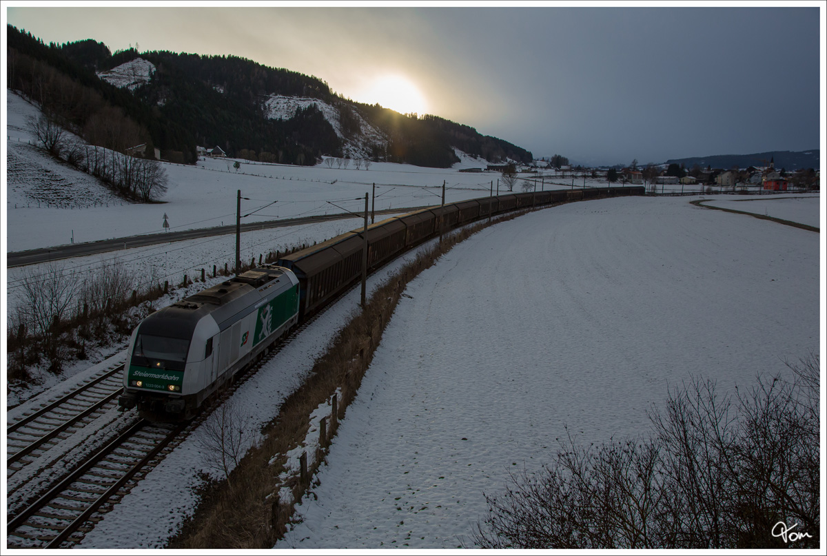 STB 1223 004 zieht den Zellstoffzug SGAG 93418 von Pöls nach St. Michael in der Obersteiermark. 
St.Lorenzen 6.12.2013