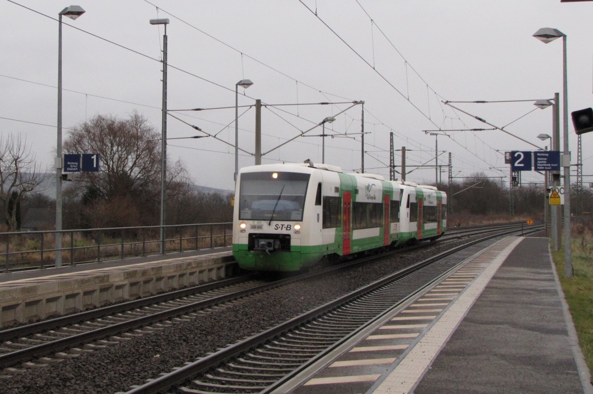 STB VT 105 + VT 116 als STB 68910 von Weimar nach Meiningen, am 13.12.2014 in Vieselbach.