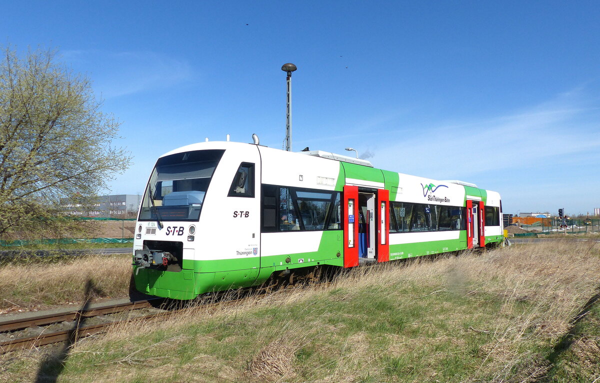 STB VT 124 (95 80 0650 524-1 D-STB) pausiert am 11.04.2022 in Erfurt Ost.