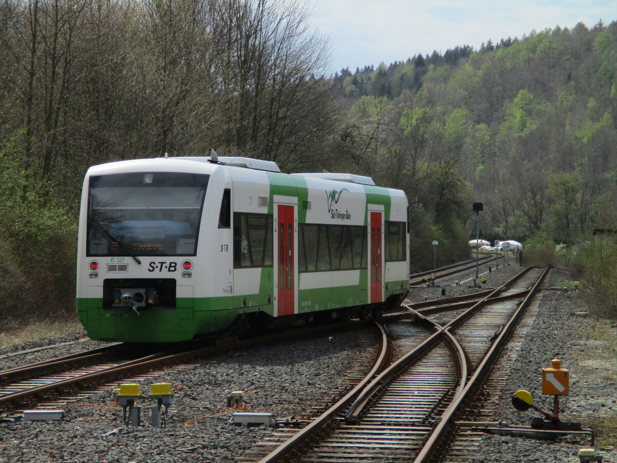 STB VT127 verließ,am 27.April 2022,den Kopfbahnhof Rauenstein.