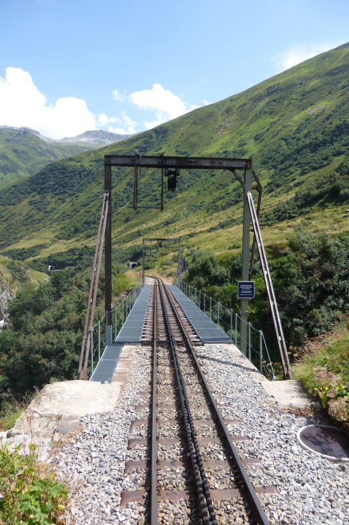 Steffanbachbrücke vom letzten Wagen aus gesehen, auf der Fahrt von Realp nach Oberwald. (August 2015)