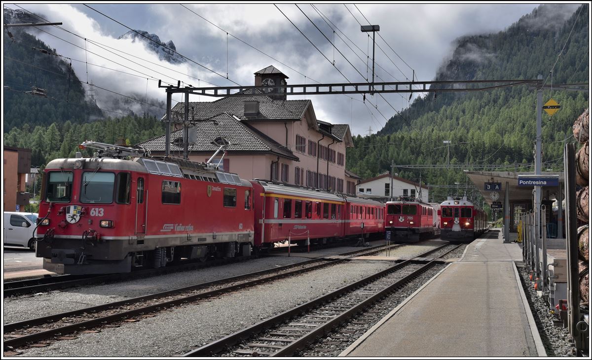 Stelldichein in Pontresina. R1932 mit Ge 4/4 II 613  Domat/Ems  nach Scuol-Tarasp, 5938 mit Ge 6/6 II 705  Pontresina/Puntraschigna  nach Samedan und R4632 mit ABe 4/4 III 56  Corviglia  und 52  Brusio  nach St.Moritz. (09.06.2020)