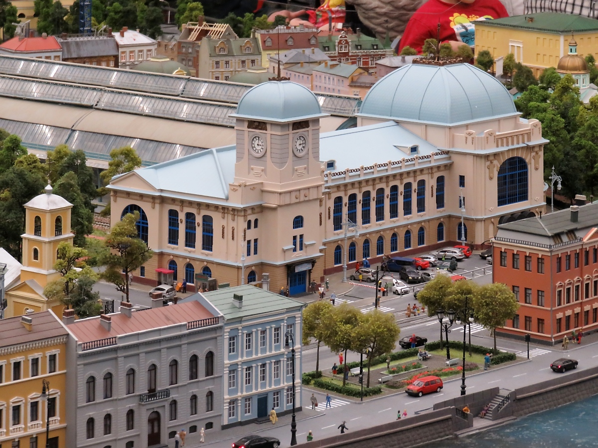 Stellvertretend für die vielen Kopfbahnhöfe in St. Petersburg steht diese Station auf auf der Modellbahn  Grand Maket Rossia , St. Petersburg, 15.10.2017
