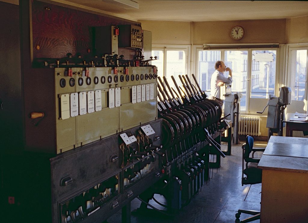 Stellwerk Fo in Fröndenberg, März 1988.