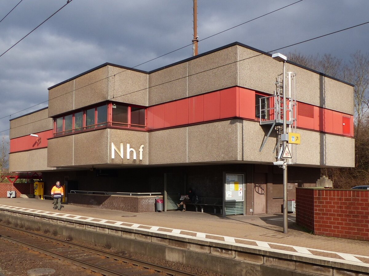 Stellwerk/Empfangsgebäude von Nörten=Hardenberg, 25.02.2016
